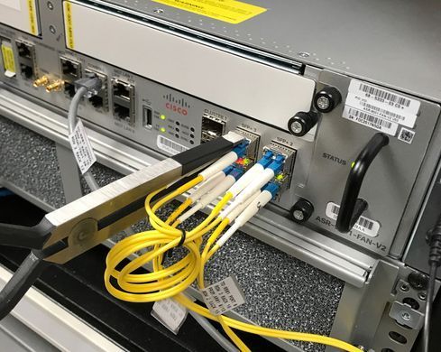 Jonard Tools JIC-FCT-100 &mdash; інструмент для встановлення та вилучення SC і LC конекторів у важкодоступних місцях