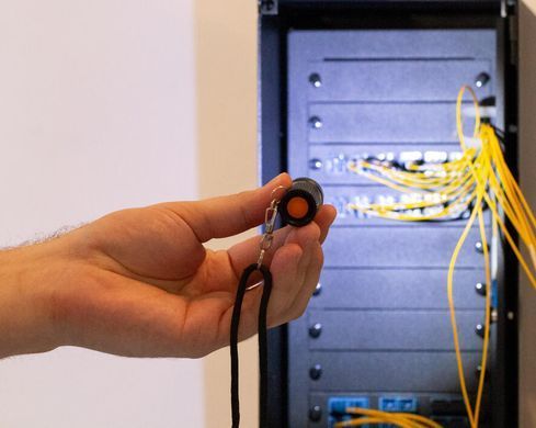 Jonard Tools JIC-FL-2000 &mdash; LED-фонарь с фокусировкой луча